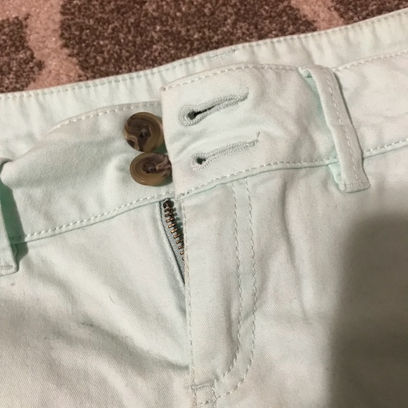 EXPRESS MINT SHORTS SIZE 2 - Picture 3 of 5